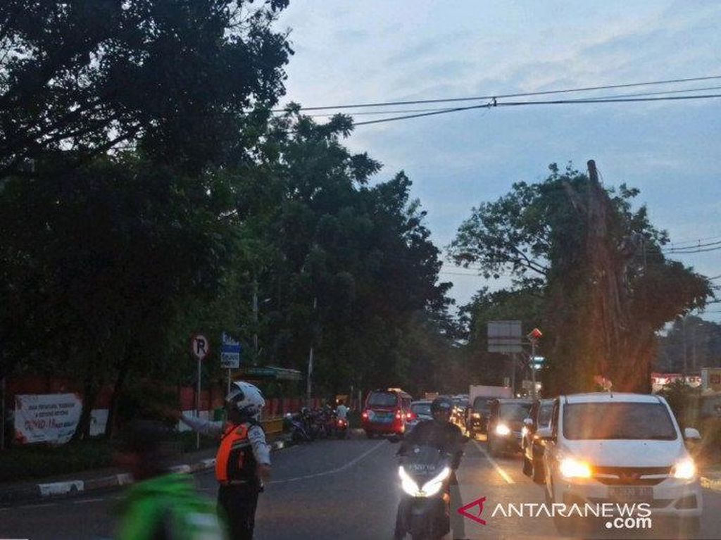 Macet di Cipayung Jaktim, Dishub Jaktim: Ada Promosi McDonalds Macet di Cipayung Jaktim, Dishub Jaktim: Ada Promosi McDonalds
