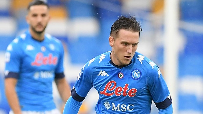 NAPLES, ITALY - SEPTEMBER 27: Piotr Zielinski of SSC Napoli during the Serie A match between SSC Napoli and Genoa CFC at Stadio San Paolo on September 27, 2020 in Naples, Italy. (Photo by Francesco Pecoraro/Getty Images)