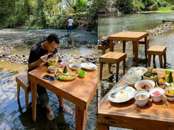 Seru! Di Sini Bisa Makan Enak Sambil Main Air Sungai