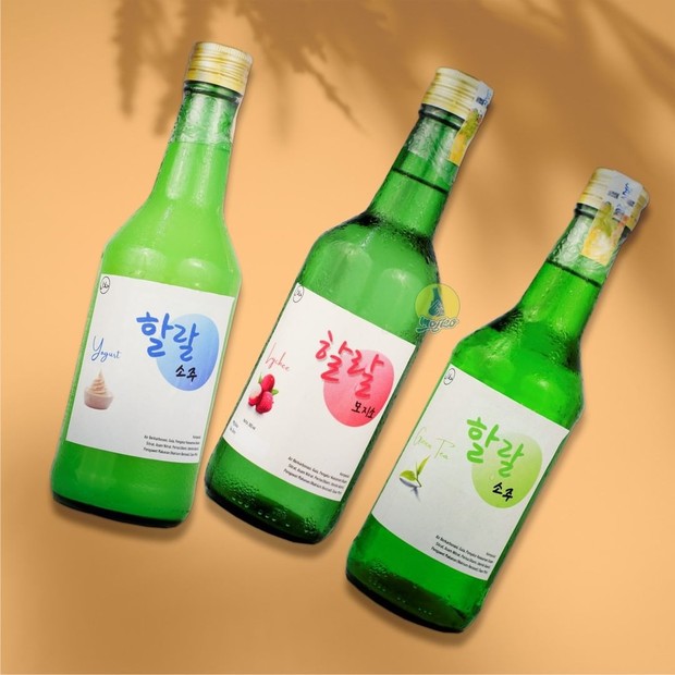 Soju Mojiso Halal/sumber: www.instagram.com/mojiso.id/ Mojiso menggunakan packaging yang mirip dengan soju Korea dengan ciri khas botol kaca hijau.