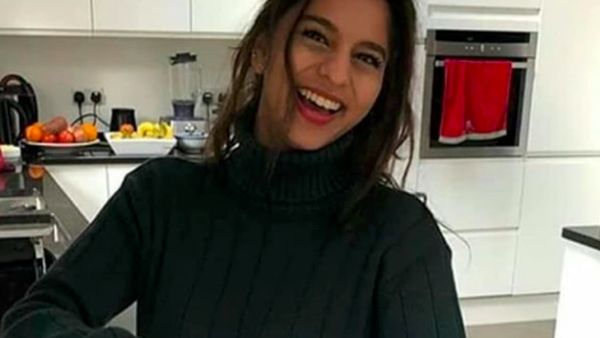 Suhana Khan, Putri Cantik Shah Rukh Khan Saat Ngemil Burger dan Kopi