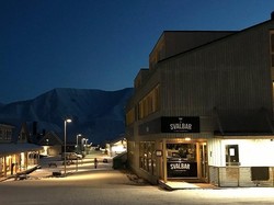 Dicari: Pemilik Bar Paling Utara di Muka Bumi Asal Bayar Rp 17 M