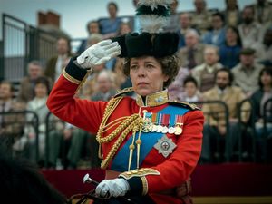 Ratu Elizabeth Meninggal, Produksi The Crown Dihentikan Sementara Ratu Elizabeth Meninggal, Produksi The Crown Dihentikan Sementara