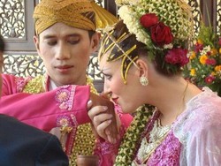 Cerita Cinta Manis Pria Ndeso Menikahi Bule Australia, Mas Kawinnya Kendi