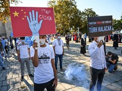 Ratusan Demonstran di Turki Protes Tindakan China terhadap Uighur
