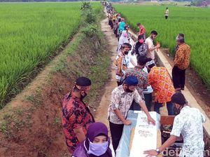 Warga Parungseah Sukabumi Pecahkan Rekor Membatik Massal Terpanjang Warga Parungseah Sukabumi Pecahkan Rekor Membatik Massal Terpanjang