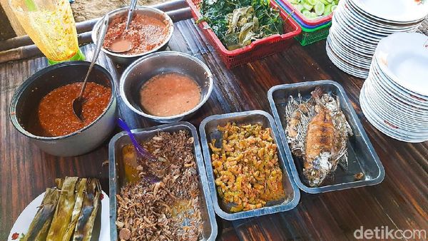 Asyiknya Santap Makanan Kampung di Warung Cere Bu Tini