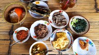 Menu Ndeso Sedap! Ikan Cere Goreng dan Sayur Asem Andalan Warung Ibu Tini