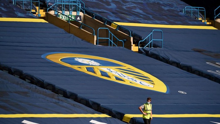 LEEDS, ENGLAND - SEPTEMBER 19: A detailed view of the Premier League Logo is seen on the Nike Flight Ball is seen prior to the Premier League match between Leeds United and Fulham at Elland Road on September 19, 2020 in Leeds, England. (Photo by Laurence Griffiths/Getty Images)