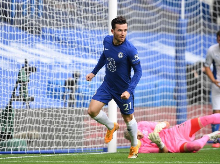 LONDON, ENGLAND - OCTOBER 03: Ben Chilwell of Chelsea celebrates after scoring his sides first goal during the Premier League match between Chelsea and Crystal Palace at Stamford Bridge on October 03, 2020 in London, England. Sporting stadiums around the UK remain under strict restrictions due to the Coronavirus Pandemic as Government social distancing laws prohibit fans inside venues resulting in games being played behind closed doors. (Photo by Mike Hewitt/Getty Images)