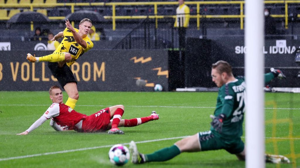 Borussia Dortmund berhasil mengalahkan Freiburg 4-0 (Foto: Getty Images/Lars Baron)
