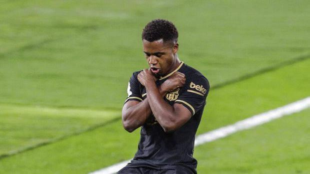 Barcelona's Ansu Fati celebrates after scoring the opening goal during the Spanish La Liga soccer match between RC Celta and FC Barcelona in Vigo, Spain, Thursday, Oct. 1, 2020. (AP Photo/Lalo R. Villar)