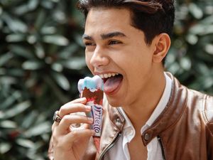 Ini Asad Motawh, Penyanyi Tampan Asal Malaysia yang Hobi Makan Es Krim