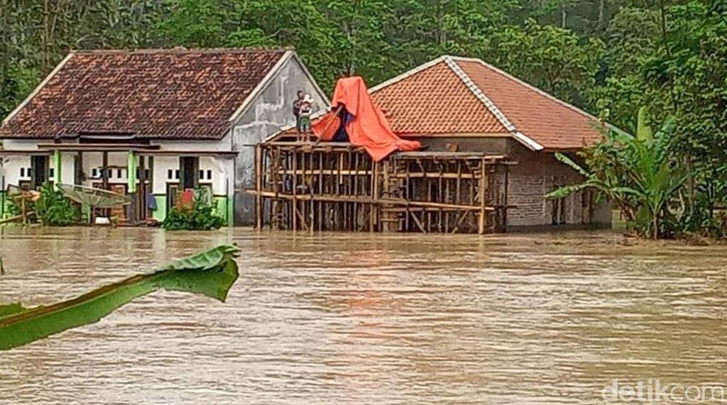 Penampakan Banjir Bandang Terjang Lima Desa di Cianjur
