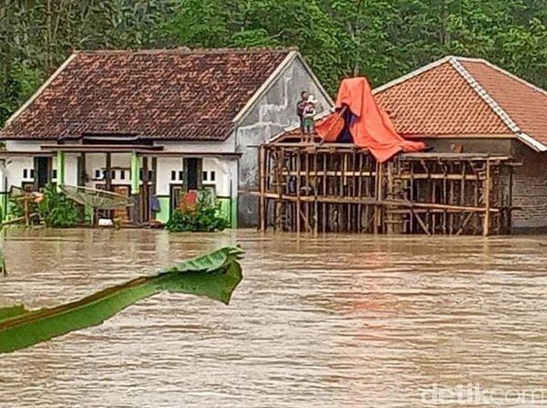 Penampakan Banjir Bandang Terjang Lima Desa di Cianjur