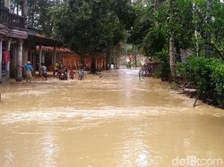 150 Keluarga Korban Banjir di Cianjur Mengungsi