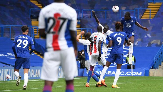 LONDON, ENGLAND - OCTOBER 03: Kurt Zouma of Chelsea scores his sides second goal during the Premier League match between Chelsea and Crystal Palace at Stamford Bridge on October 03, 2020 in London, England. Sporting stadiums around the UK remain under strict restrictions due to the Coronavirus Pandemic as Government social distancing laws prohibit fans inside venues resulting in games being played behind closed doors. (Photo by Mike Hewitt/Getty Images)