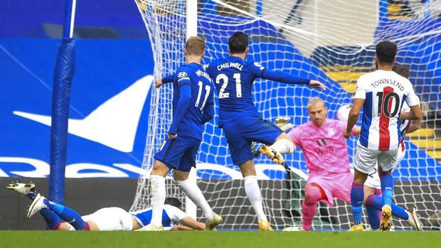 Chelsea's Ben Chilwell, center, celebrates after he scored his side's first goal during an English Premier League soccer match between Chelsea and Crystal Palace at Stamford Bridge stadium in London, Saturday, Oct. 3, 2020. (Neil Hall/ Pool via AP)