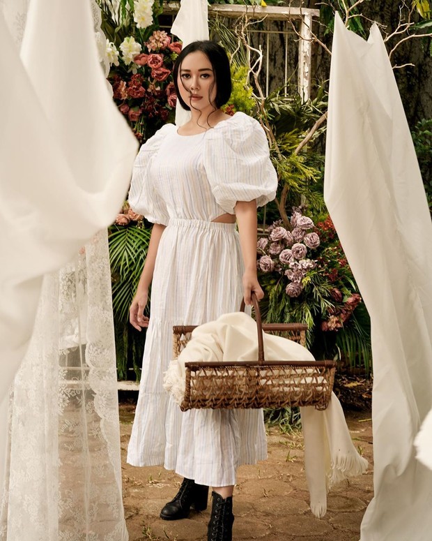 Comeback Aura Kasih/sumber: www.instagram.com/aurakasih/ Setelah cukup lama vakum mengeluarkan single sebagai solois, akhirnya Aura Kasih kembali dengan lagu terbaru.