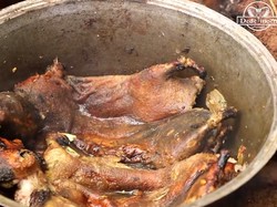 Begini Aksi YouTuber Masak Daging Marmut Bumbu Rempah