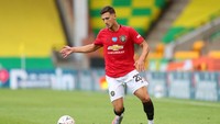 Diogo Dalot, bek sayap kanan ini masih berusia 22 tahun. Dalot sejauh ini, sepertinya belum terlihat memuaskan (Getty Images/Catherine Ivill)