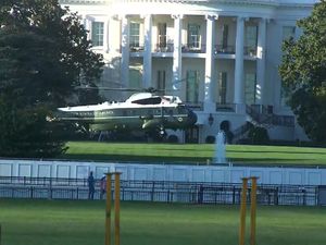 Dijemput Helikopter Kepresidenan, Trump Dipindahkan ke RS Militer Walter Reed