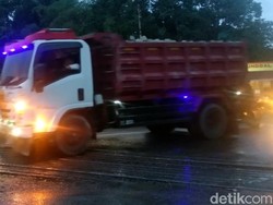 Banyak Pemotor Terpeleset, Perlintasan Kereta Api di Cicurug Berbahaya!