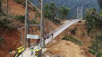 Jembatan Gantung Penghubung Palopo-Toraja