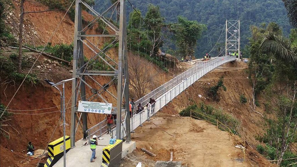 Jembatan Gantung Penghubung Palopo-Toraja Jembatan Gantung Penghubung Palopo-Toraja