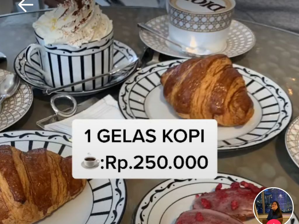 Kopi Termahal di Korea, Netizen Ini Habiskan Rp 3 Juta Buat Ngopi dan Ngemil Kopi Termahal di Korea, Netizen Ini Habiskan Rp 3 Juta Buat Ngopi dan Ngemil