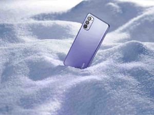 Oppo Hadirkan Reno4 Nebula Purple yang Tampil Unyu