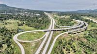 Indah! Tol Pertama Sulawesi Utara Meliuk di Antara Bukit