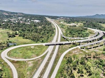 Indah! Tol Pertama Sulawesi Utara Meliuk di Antara Bukit