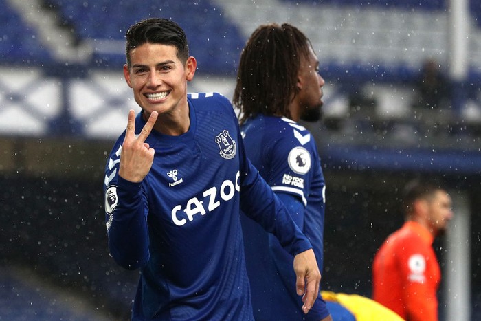 LIVERPOOL, ENGLAND - OCTOBER 03: James Rodriguez of Everton celebrates after scoring his teams fourth goal during the Premier League match between Everton and Brighton & Hove Albion at Goodison Park on October 03, 2020 in Liverpool, England. Sporting stadiums around the UK remain under strict restrictions due to the Coronavirus Pandemic as Government social distancing laws prohibit fans inside venues resulting in games being played behind closed doors. (Photo by Jan Kruger/Getty Images)