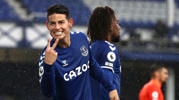 LIVERPOOL, ENGLAND - OCTOBER 03: James Rodriguez of Everton celebrates after scoring his teams fourth goal during the Premier League match between Everton and Brighton & Hove Albion at Goodison Park on October 03, 2020 in Liverpool, England. Sporting stadiums around the UK remain under strict restrictions due to the Coronavirus Pandemic as Government social distancing laws prohibit fans inside venues resulting in games being played behind closed doors. (Photo by Jan Kruger/Getty Images)