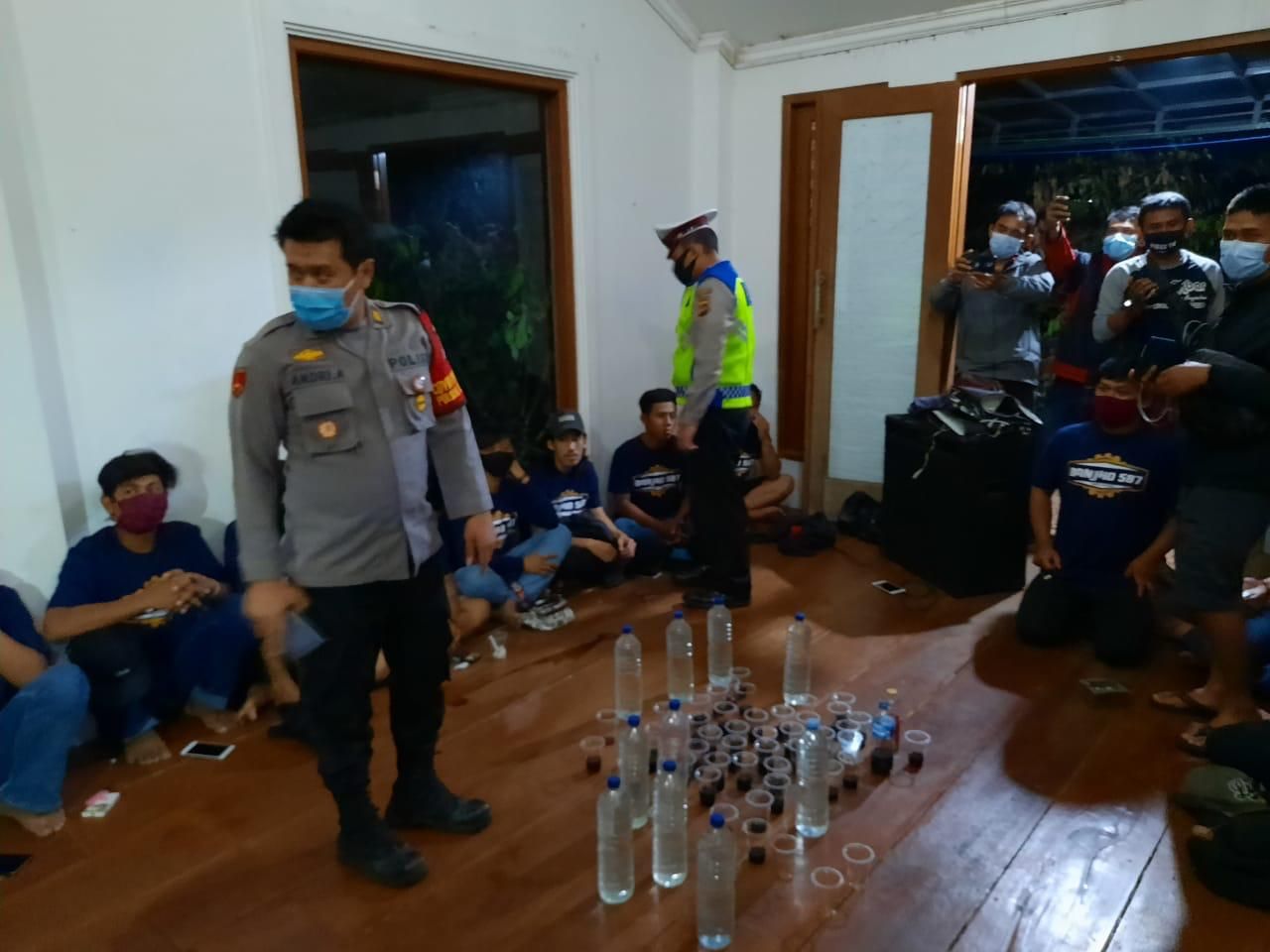 33 remaja yang diamankan polisi saat Operasi Yustisi di vila kawasan Ciampea, Kabupaten Bogor, Sabtu (3/9) malam (DOK ISTIMEWA)