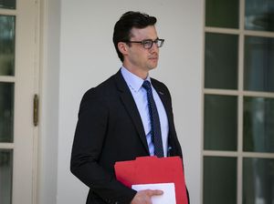 Seorang Ajudan Pribadi Trump Dinyatakan Positif Corona