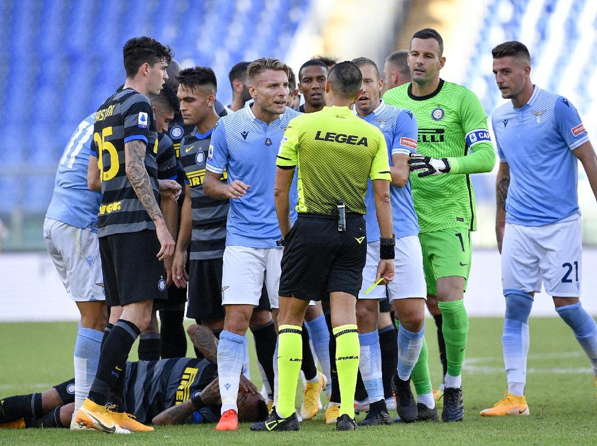 Immobile diusir wasit karena menampar Vidal. Foto: AP/Fabrizio Corradetti