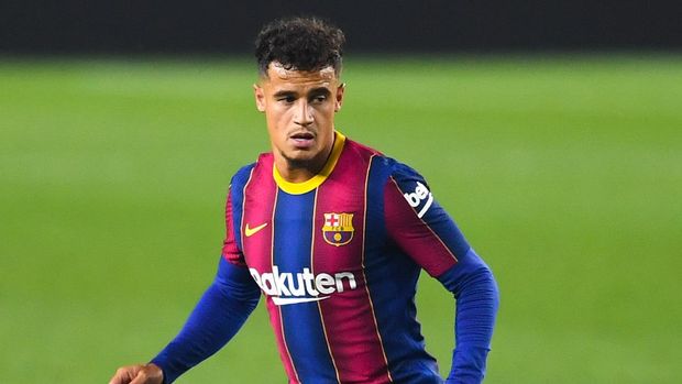 Coutinho BARCELONA, SPAIN - SEPTEMBER 27: Philippe Coutinho of FC Barcelona looks on during the La Liga Santander match between FC Barcelona and Villarreal CF at Camp Nou on September 27, 2020 in Barcelona, Spain. Football Stadiums around Europe remain empty due to the Coronavirus Pandemic as Government social distancing laws prohibit fans inside venues resulting in fixtures being played behind closed doors. (Photo by David Ramos/Getty Images)