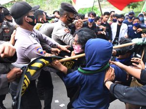 Demo di HUT Banten Berujung Ricuh