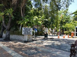 Viral! Karyawan Hotel Garden Palace Surabaya Pasang Spanduk Bantuan