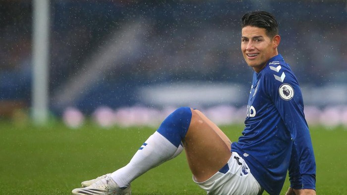 LIVERPOOL, ENGLAND - OCTOBER 03:  James Rodriguez of Everton looks on during the Premier League match between Everton and Brighton & Hove Albion at Goodison Park on October 03, 2020 in Liverpool, England. Sporting stadiums around the UK remain under strict restrictions due to the Coronavirus Pandemic as Government social distancing laws prohibit fans inside venues resulting in games being played behind closed doors. (Photo by Alex Livesey/Getty Images)