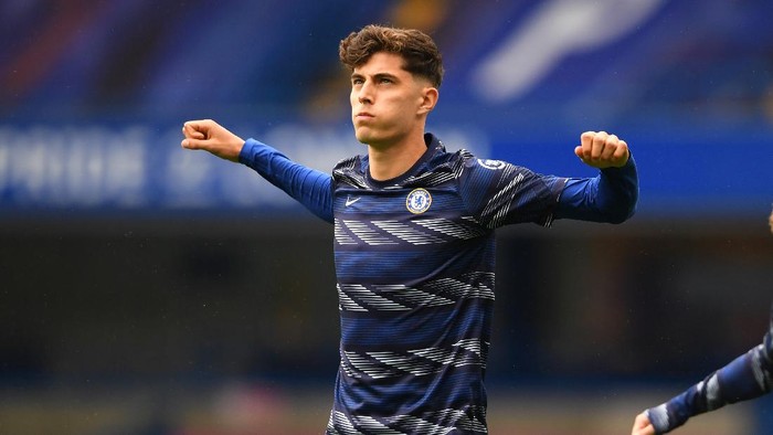 LONDON, ENGLAND - OCTOBER 03: Kai Havertz of Chelsea warms up prior to the Premier League match between Chelsea and Crystal Palace at Stamford Bridge on October 03, 2020 in London, England. Sporting stadiums around the UK remain under strict restrictions due to the Coronavirus Pandemic as Government social distancing laws prohibit fans inside venues resulting in games being played behind closed doors. (Photo by Mike Hewitt/Getty Images)