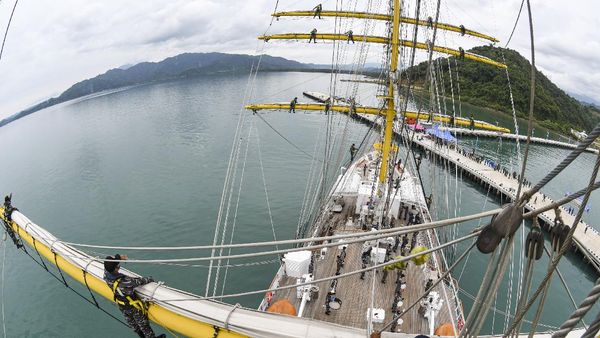 KRI Bima Suci Bersandar di Lampung