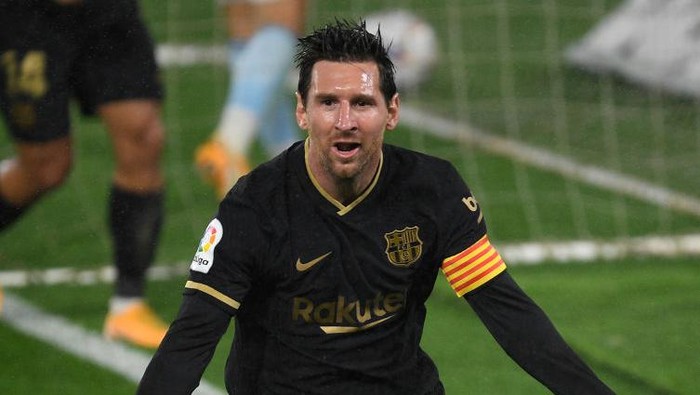 VIGO, SPAIN - OCTOBER 01: Lionel Messi of Barcelona  celebrates after scoring his team second goal during the La Liga Santander match between RC Celta and FC Barcelona at Abanca-Balaídos on October 01, 2020 in Vigo, Spain. Football Stadiums around Europe remain empty due to the Coronavirus Pandemic as Government social distancing laws prohibit fans inside venues resulting in fixtures being played behind closed doors. (Photo by Octavio Passos/Getty Images)