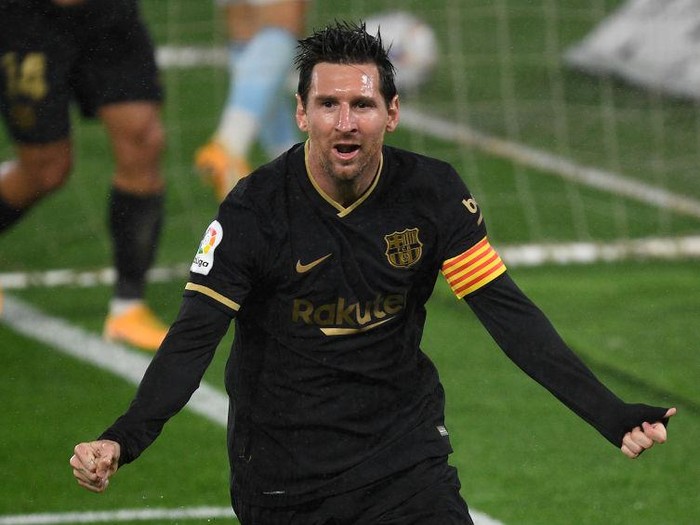 VIGO, SPAIN - OCTOBER 01: Lionel Messi of Barcelona  celebrates after scoring his team second goal during the La Liga Santander match between RC Celta and FC Barcelona at Abanca-Balaídos on October 01, 2020 in Vigo, Spain. Football Stadiums around Europe remain empty due to the Coronavirus Pandemic as Government social distancing laws prohibit fans inside venues resulting in fixtures being played behind closed doors. (Photo by Octavio Passos/Getty Images)