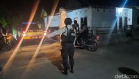 Momen Densus 88 Geledah Rumah di Sleman
