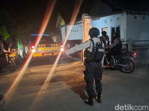 Momen Densus 88 Geledah Rumah di Sleman