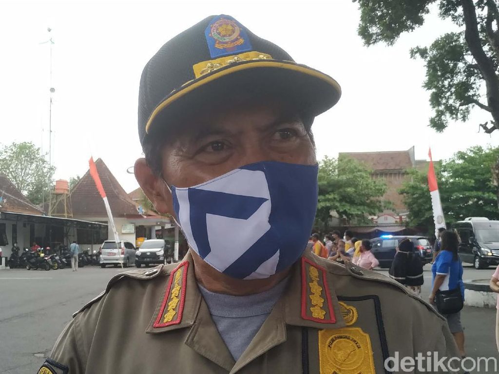 Satpol PP Kota Blitar Sebut Masyarakat Makin Disiplin Pakai Masker Satpol PP Kota Blitar Sebut Masyarakat Makin Disiplin Pakai Masker