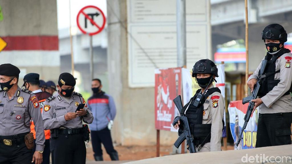 Polisi Bersenjata Laras Panjang Siaga di Operasi Yustisi